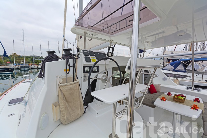 Lagoon 380 S2 - Yacht Charter Sailica