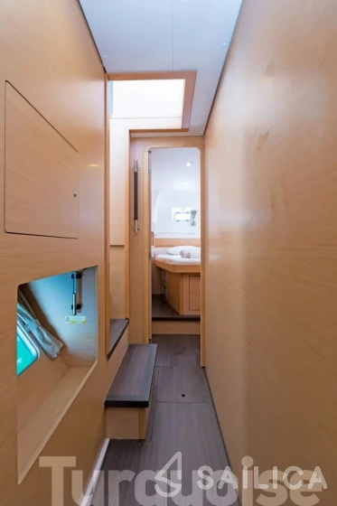 Lagoon 400 S2 - Yacht Charter Sailica
