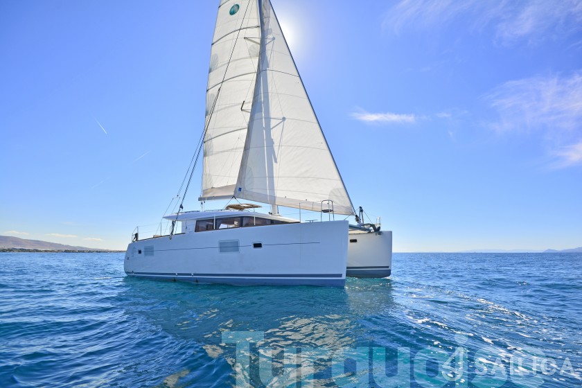 Lagoon 400 S2 - Yacht Charter Sailica