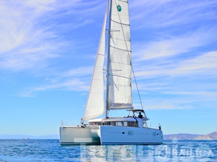 Lagoon 400 S2 - Yacht Charter Sailica