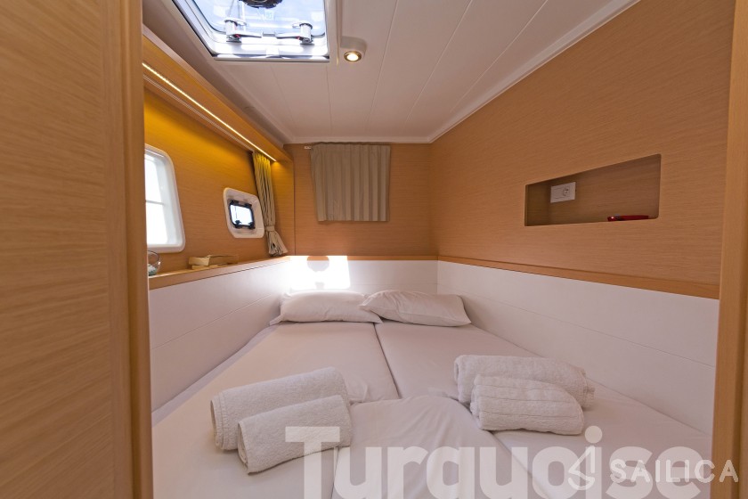 Lagoon 400 S2 - Yacht Charter Sailica