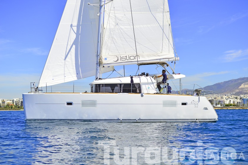 Lagoon 400 S2 - Yacht Charter Sailica