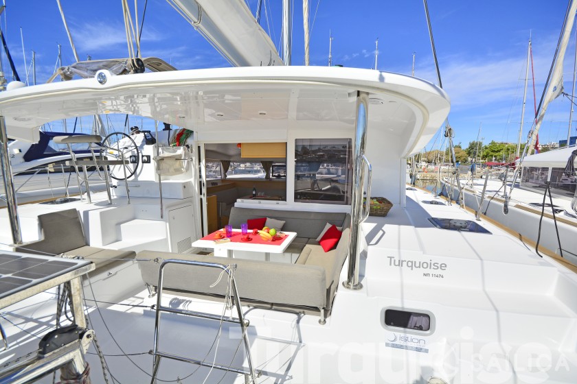 Lagoon 400 S2 - Yacht Charter Sailica