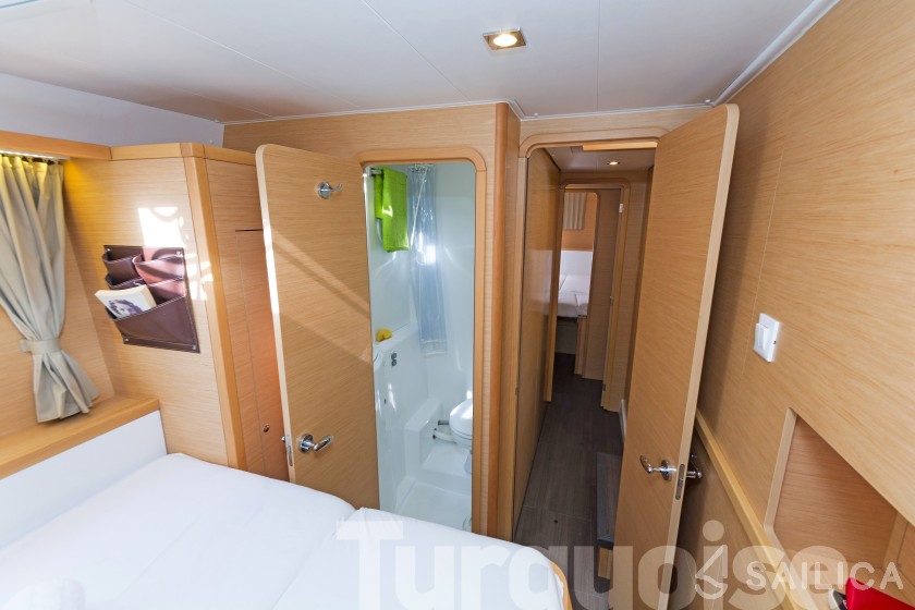 Lagoon 400 S2 - Yacht Charter Sailica