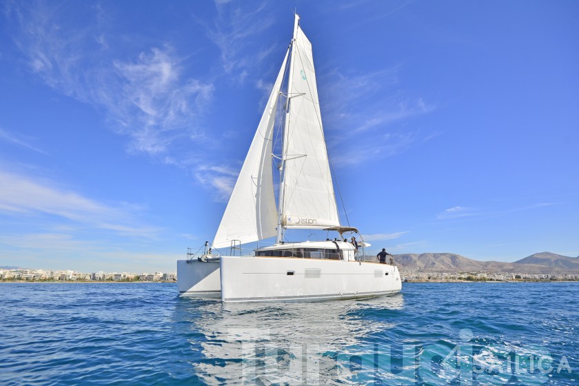 Lagoon 400 S2 - Yacht Charter Sailica
