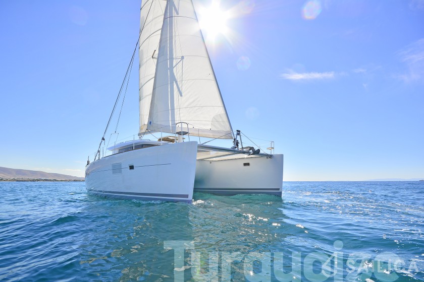Lagoon 400 S2 - Yacht Charter Sailica