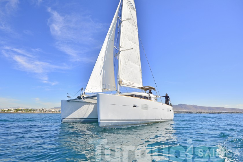 Lagoon 400 S2 - Yacht Charter Sailica