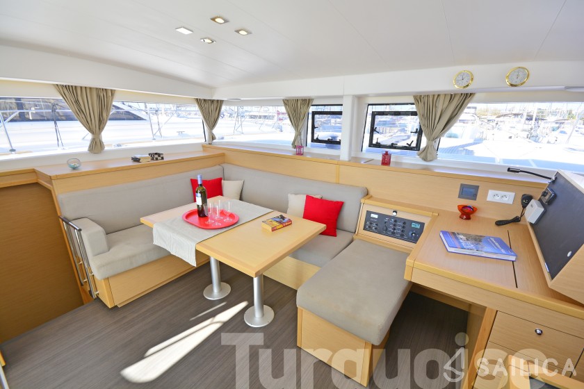 Lagoon 400 S2 - Yacht Charter Sailica