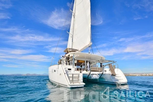 Lagoon 400 S2 - Yacht Charter Sailica