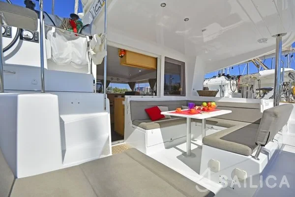 Lagoon 400 S2 - Yacht Charter Sailica