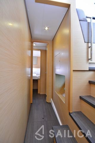 Lagoon 400 S2 - Yacht Charter Sailica