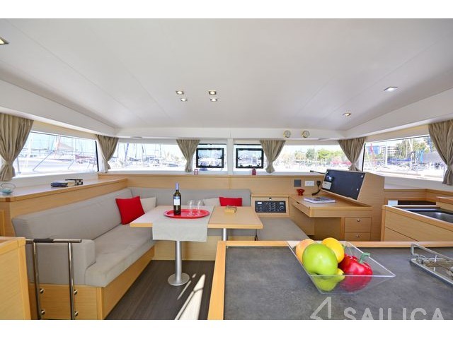 Lagoon 400 S2 - Yacht Charter Sailica