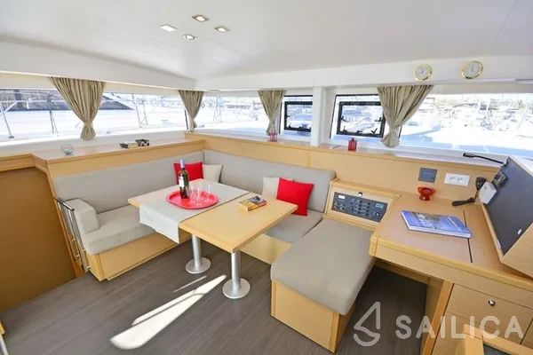 Lagoon 400 S2 - Yacht Charter Sailica