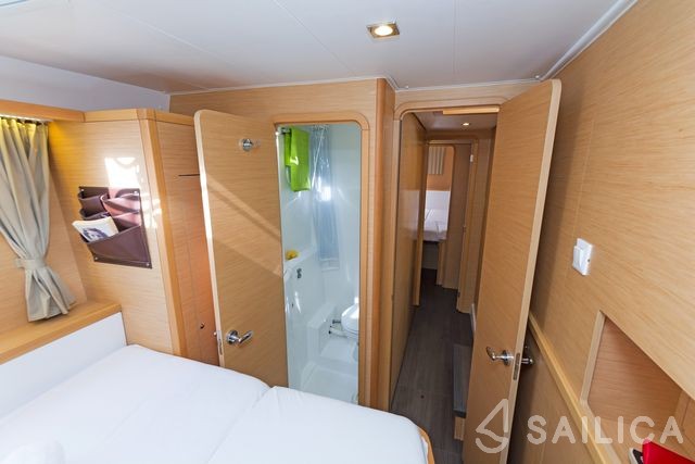 Lagoon 400 S2 - Yacht Charter Sailica