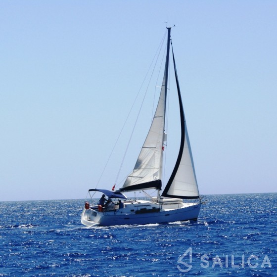 Oceanis 343 - Yacht Charter Sailica