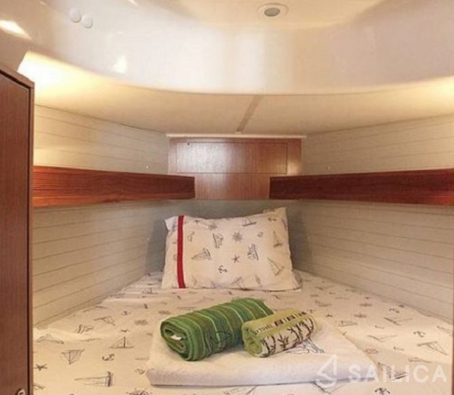 Oceanis 343 - Yacht Charter Sailica
