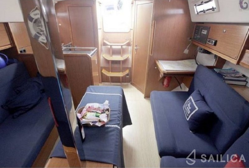 Oceanis 343 - Yacht Charter Sailica