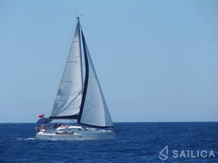 Oceanis 343 - Yacht Charter Sailica