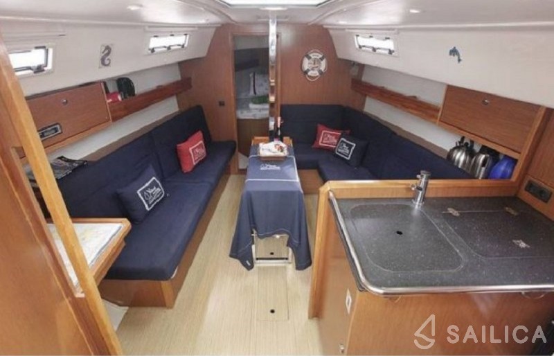Oceanis 343 - Yacht Charter Sailica