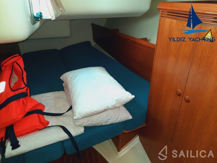 Oceanis 343 - Yacht Charter Sailica
