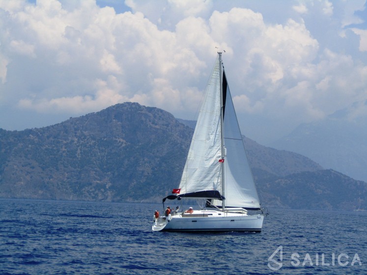 Oceanis 343 - Yacht Charter Sailica