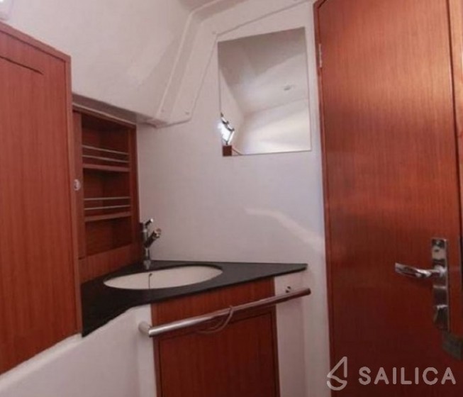 Oceanis 343 - Yacht Charter Sailica