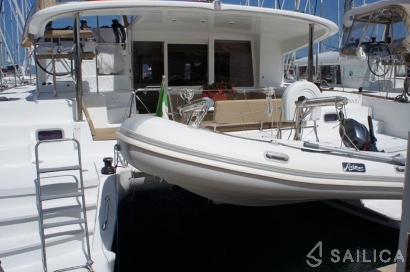 Lagoon 400 - Yacht Charter Sailica