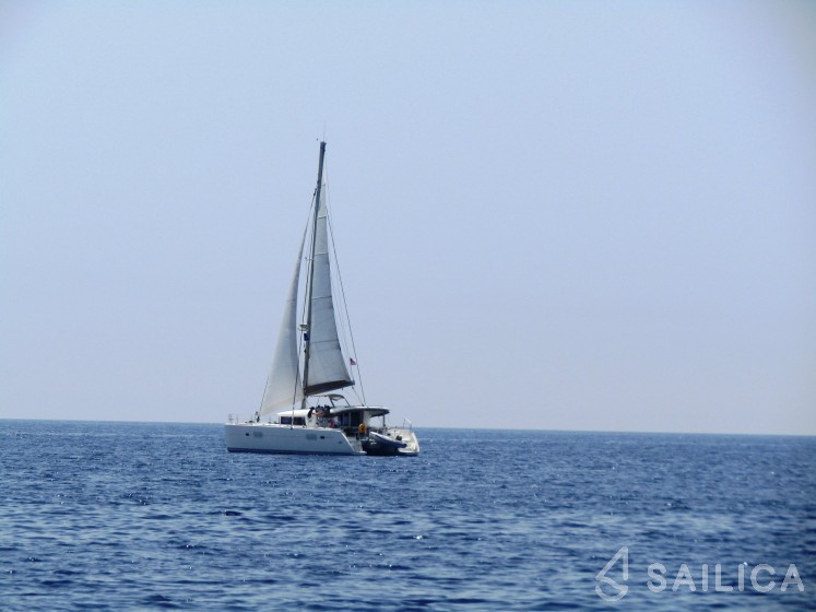 Lagoon 400 - Yacht Charter Sailica