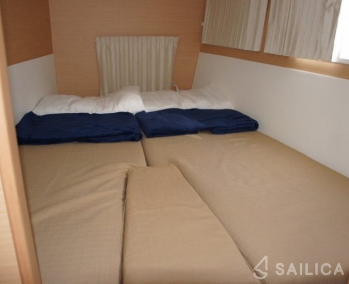 Lagoon 400 - Yacht Charter Sailica