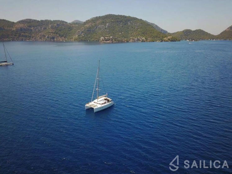 Lagoon 400 - Yacht Charter Sailica