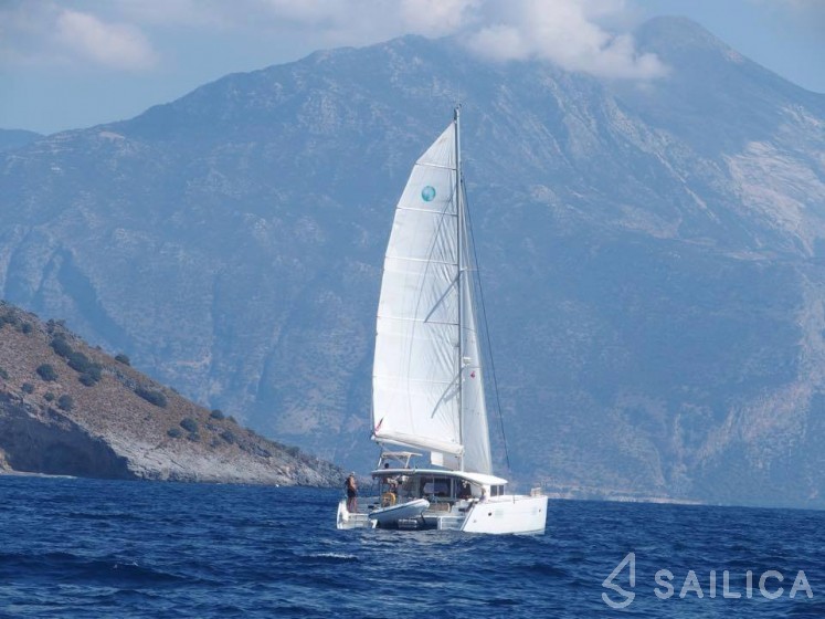 Lagoon 400 - Yacht Charter Sailica