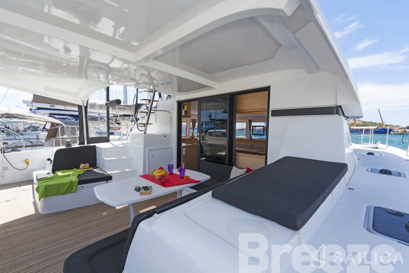 Lagoon 42 - Yacht Charter Sailica