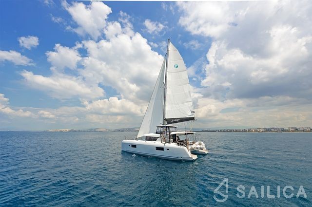 Lagoon 42 - Yacht Charter Sailica