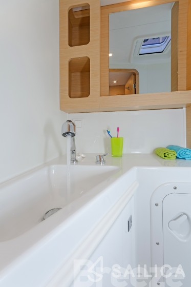 Lagoon 42 - Yacht Charter Sailica
