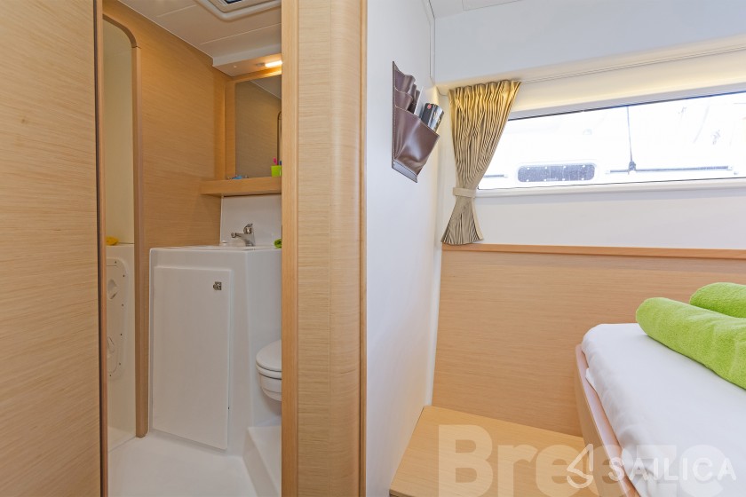 Lagoon 42 - Yacht Charter Sailica