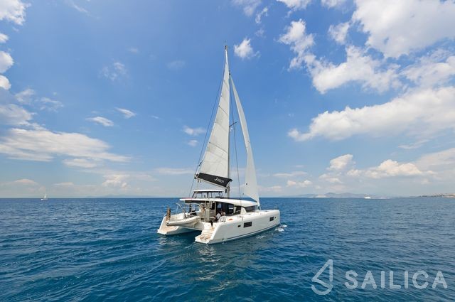 Lagoon 42 - Yacht Charter Sailica