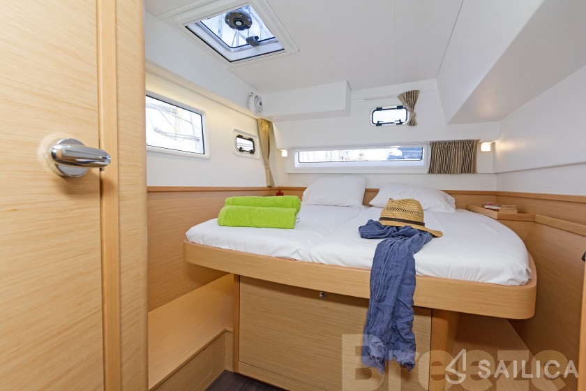 Lagoon 42 - Yacht Charter Sailica