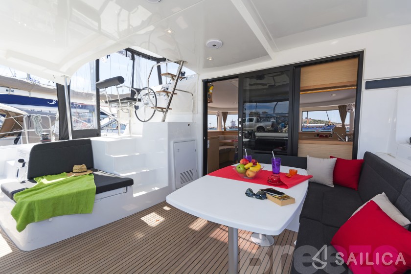Lagoon 42 - Yacht Charter Sailica