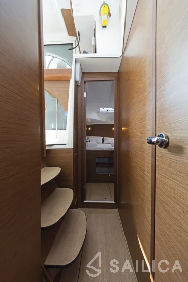 Lagoon 380 - Yacht Charter Sailica