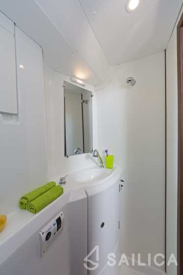 Lagoon 380 - Yacht Charter Sailica