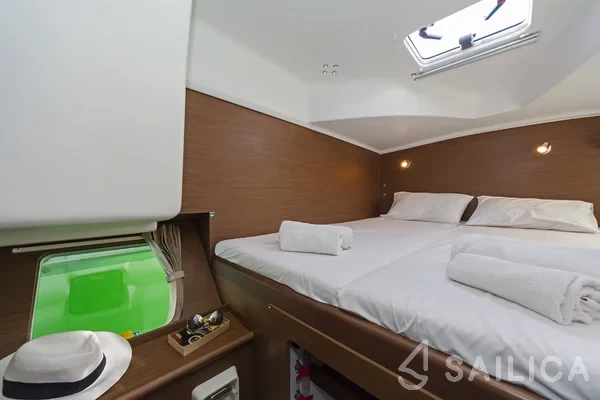 Lagoon 380 - Yacht Charter Sailica