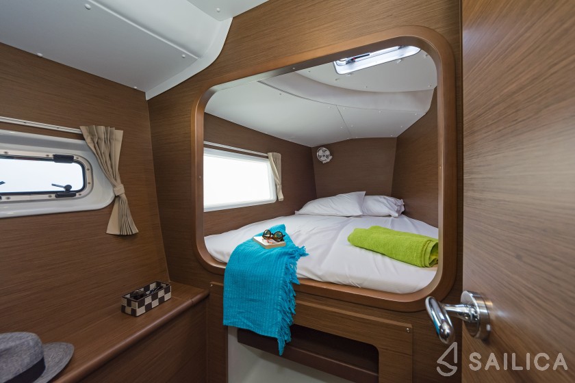 Lagoon 380 - Yacht Charter Sailica