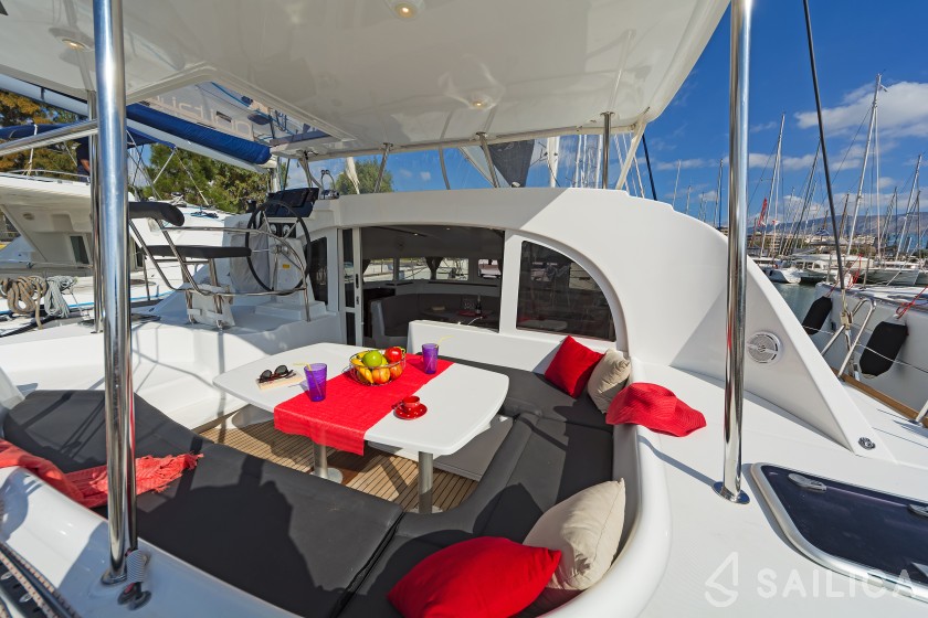 Lagoon 380 - Yacht Charter Sailica