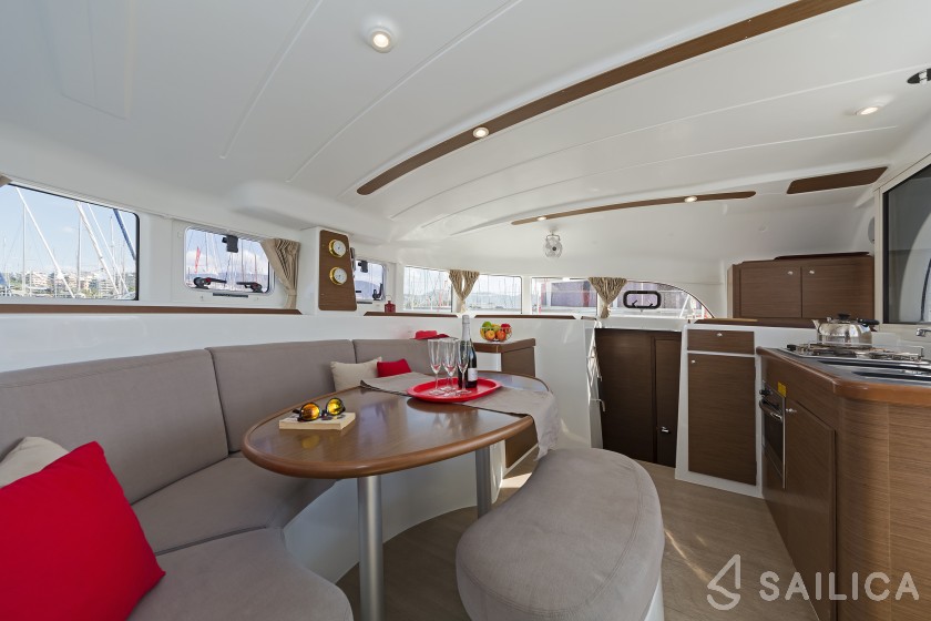 Lagoon 380 - Yacht Charter Sailica
