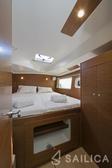Lagoon 380 - Yacht Charter Sailica