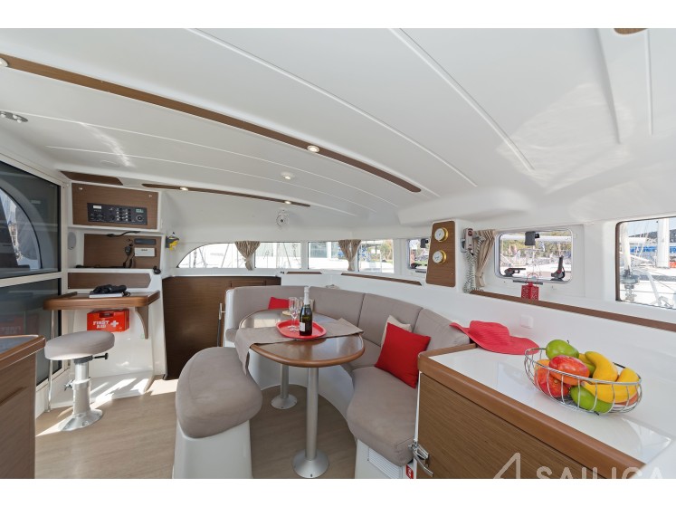 Lagoon 380 - Yacht Charter Sailica