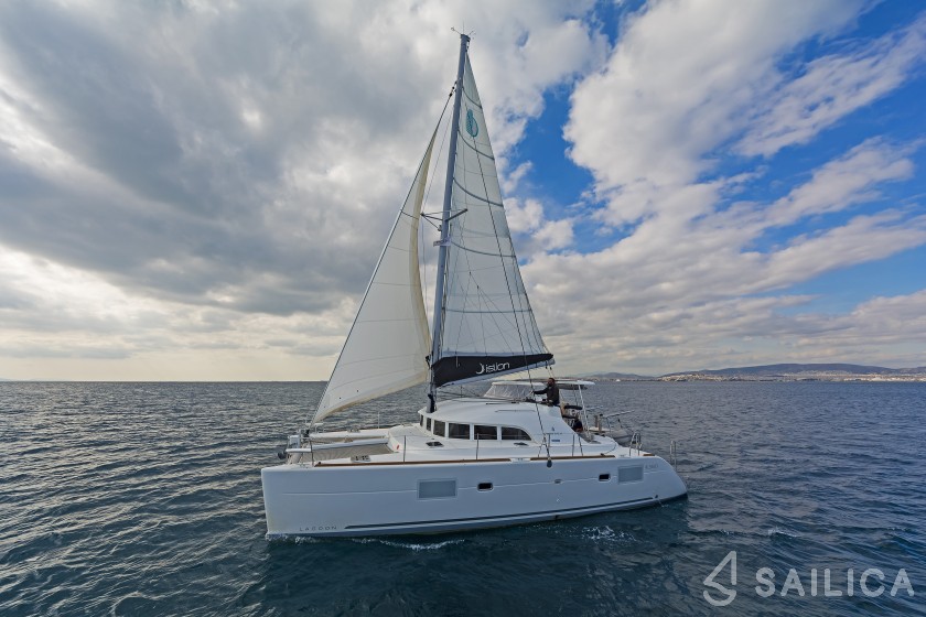 Lagoon 380 - Yacht Charter Sailica
