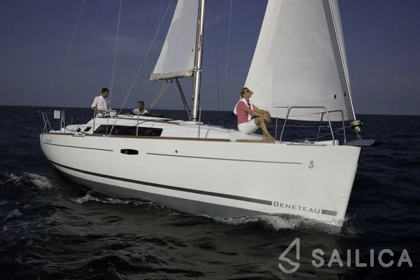 Oceanis 34 - Yacht Charter Sailica