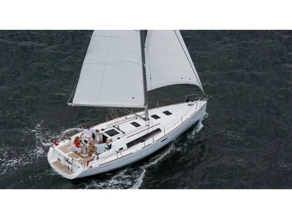 Oceanis 34 - Yacht Charter Sailica