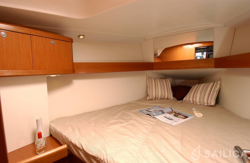 Oceanis 34 - Yacht Charter Sailica